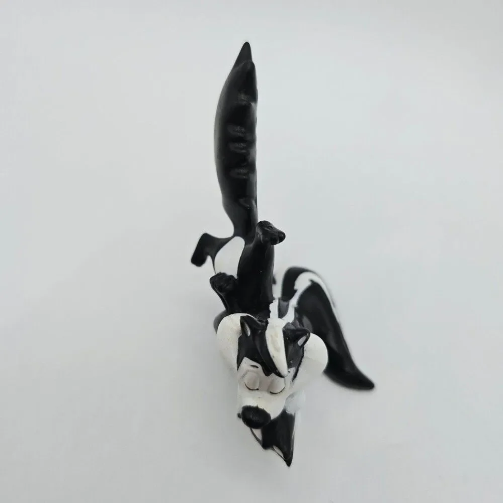 Vintage 1994 Warner Bros Looney Tunes Figures Pepé Le Pew & Penelope Pussycat